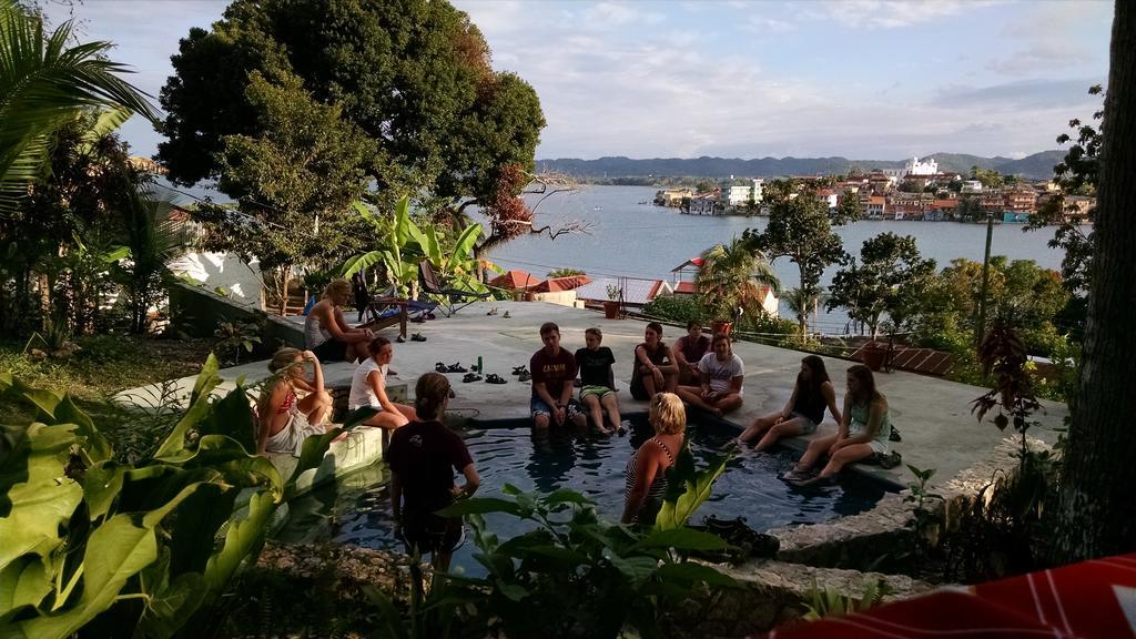 Zapote Tree Inn Flores Luaran gambar