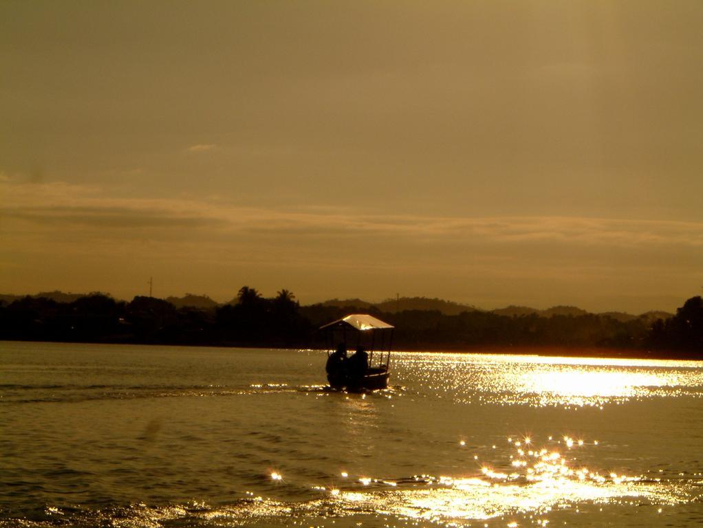 Zapote Tree Inn Flores Luaran gambar