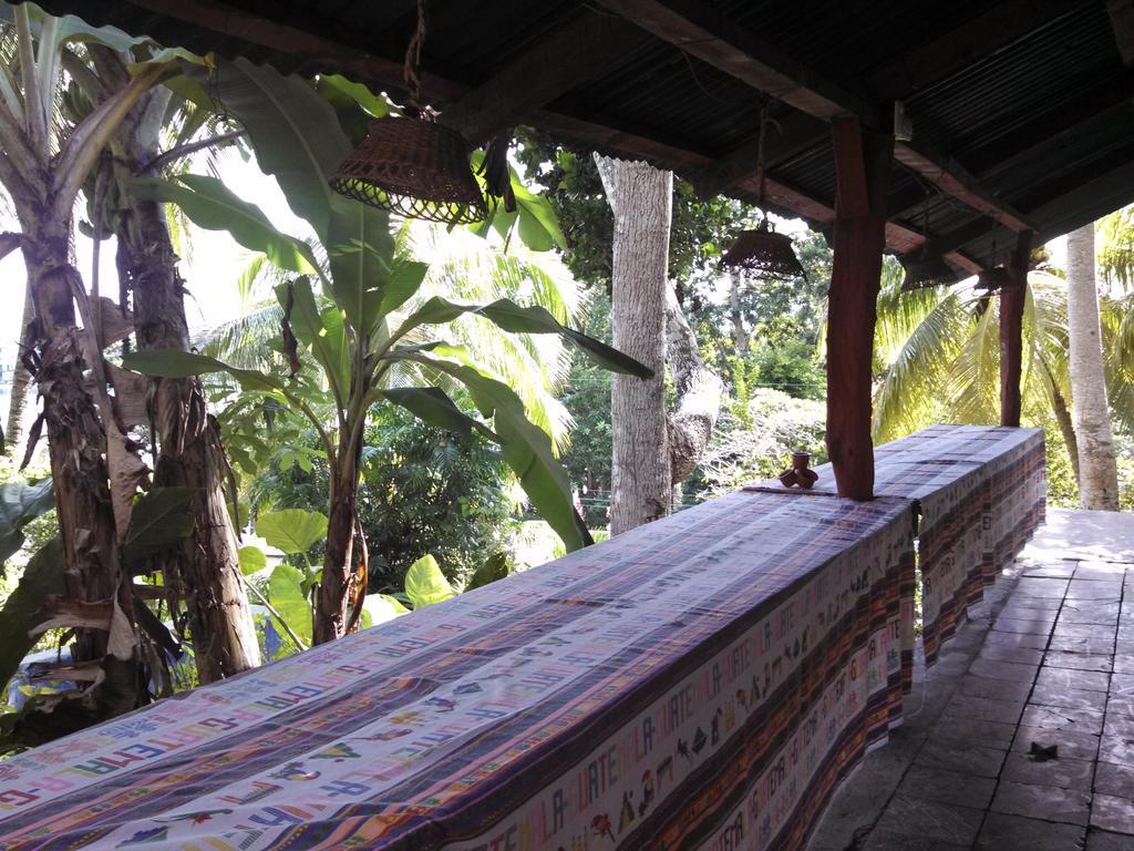 Zapote Tree Inn Flores Luaran gambar